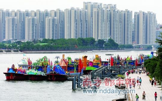 50艘亚运彩船亮相引市民争相合影 将巡游珠江