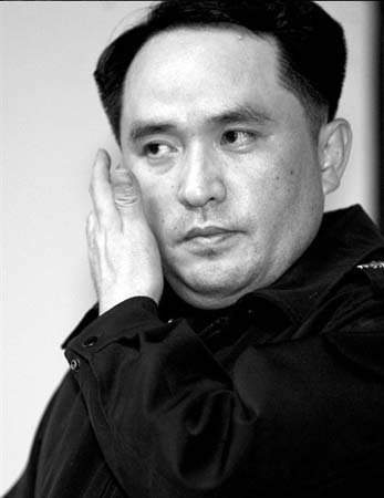 “天安”号舰长崔元日。 图/人民图片