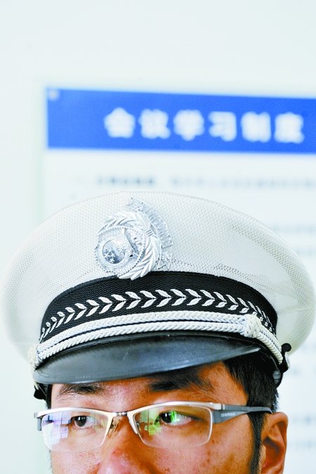 3名女子酒驾被查 大喊“非礼”撕破交警裤子