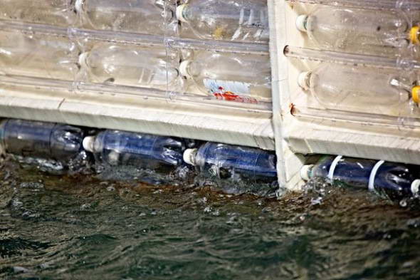 提供浮力的塑料瓶